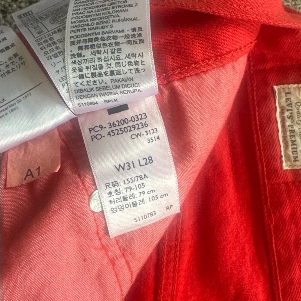 Levi's Red Straight Leg Women's Jeans - Picture 5 of 5